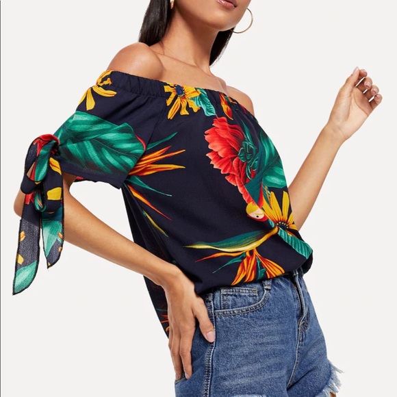 Cute off the shoulder summer top - Picture 1 of 4